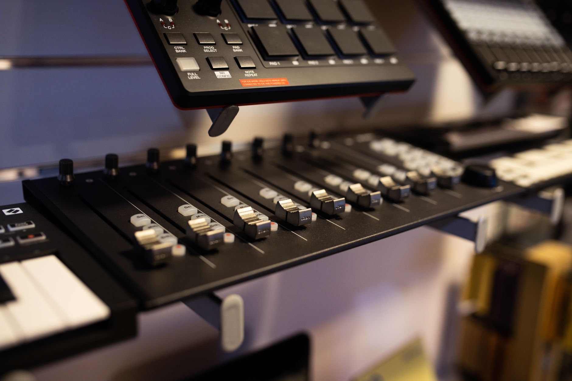 Débuter en MAO sans se — équipement studio de production musicale