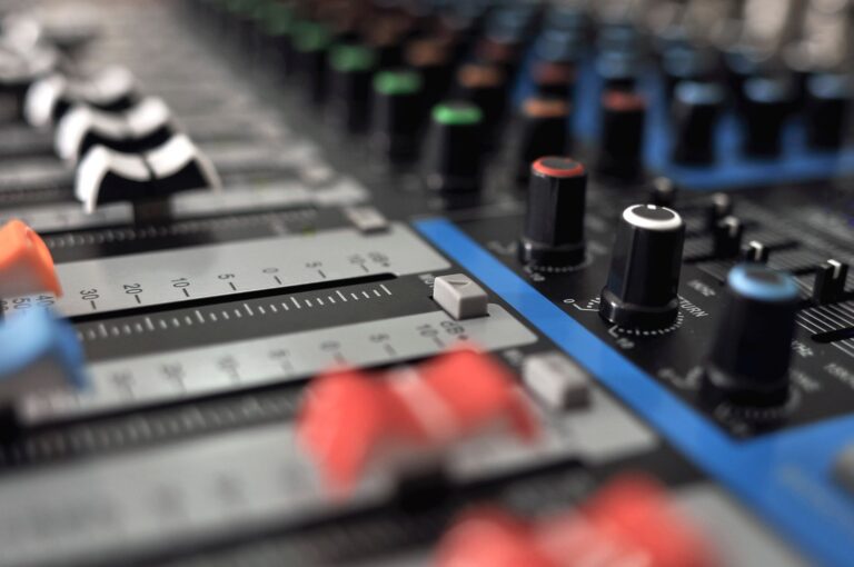 Le sound design, c'est quoi — équipement de studio de mixage audio