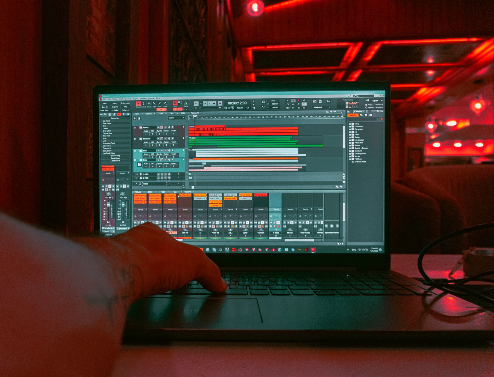 Logic Pro avis détaillé : ce que les producteurs aiment (et ce qui agace) — interface logiciel de production musicale