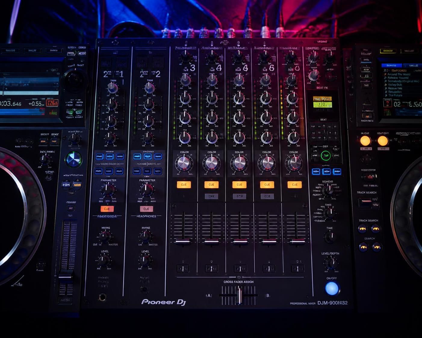 découvrez comment choisir la table de mixage dj idéale entre 2 ou 4 voies pour optimiser vos performances et créer des mix professionnels adaptés à votre style.