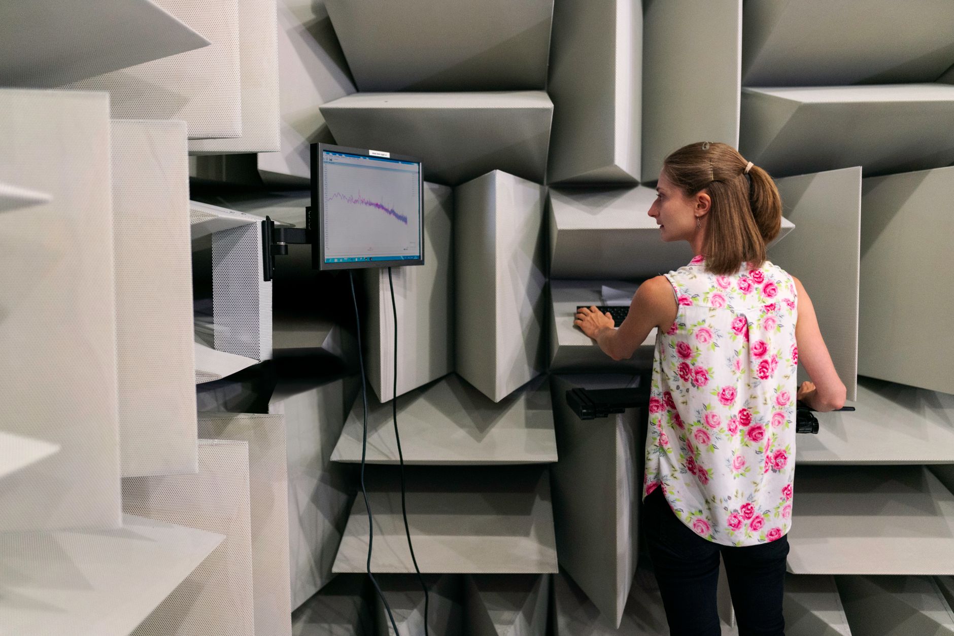 Analyser l'acoustique de son studio — micro de mesure acoustique dans un studio