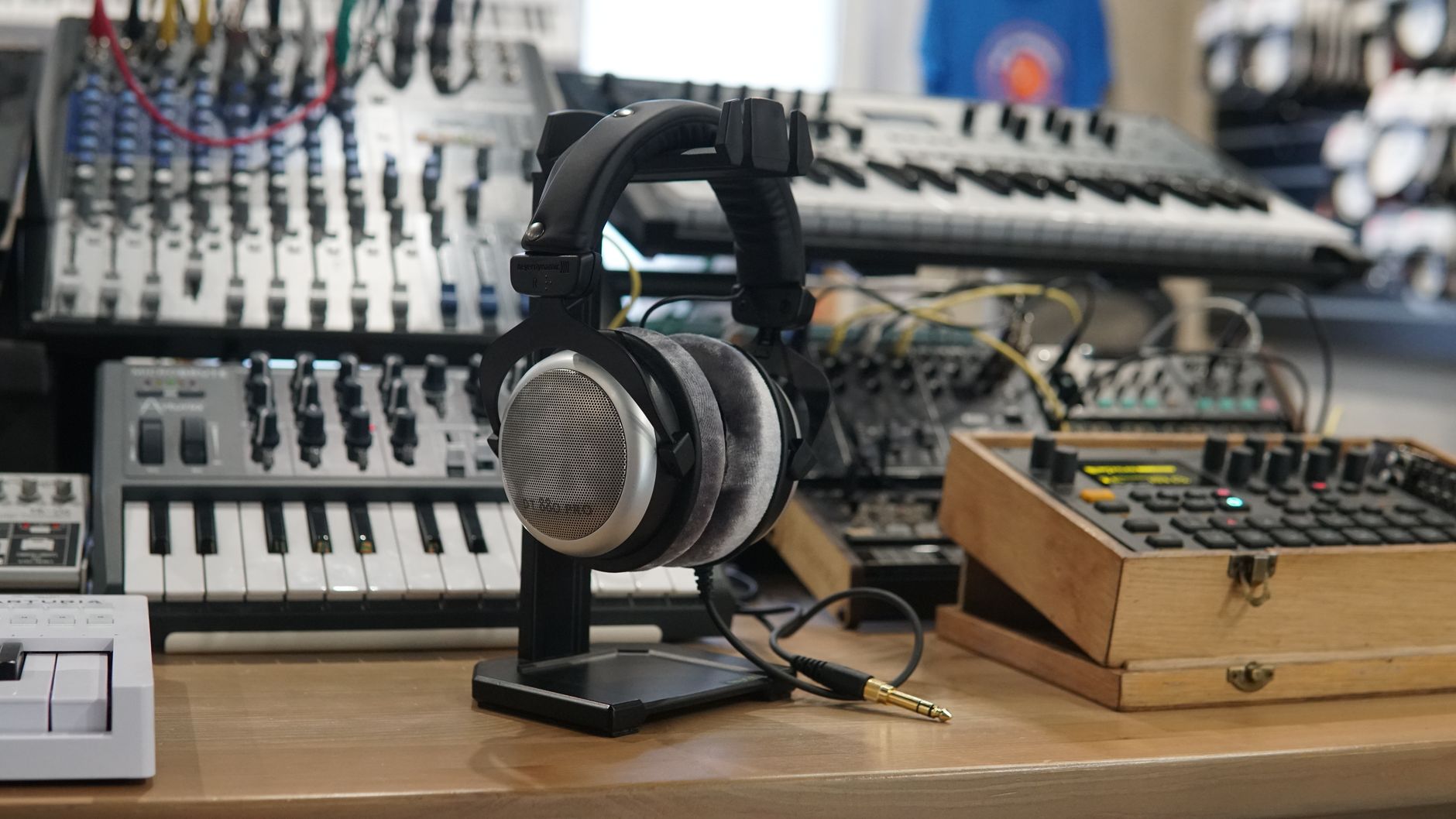 Beyerdynamic DT 990 Pro le — casque Beyerdynamic DT 990 Pro en studio