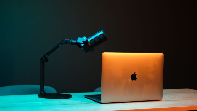 Micro Blue Yeti bon choix — microphone Blue Yeti sur bureau