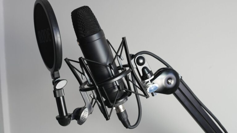 Microphone de studio quel prix — configuration de microphone de studio avec équipement audio
