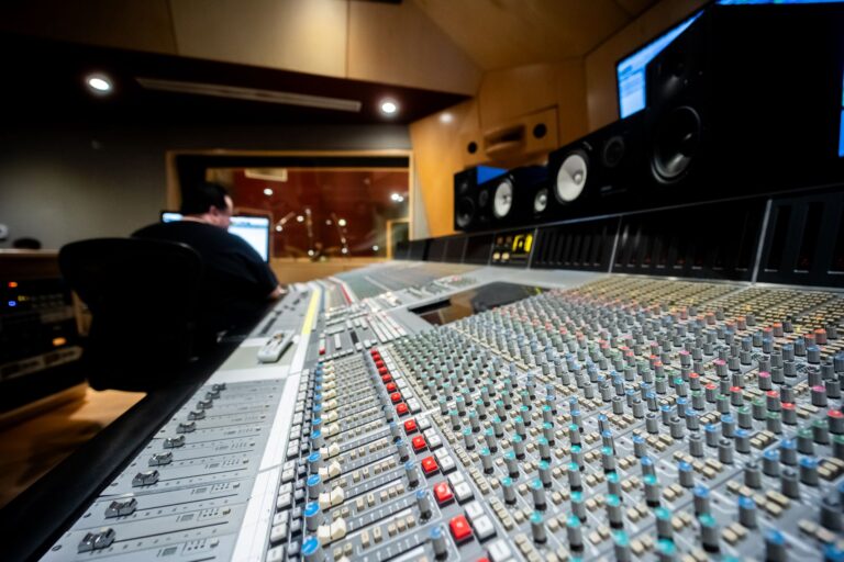 Le mastering par IA vaut-il — studio de mastering musical avec équipement
