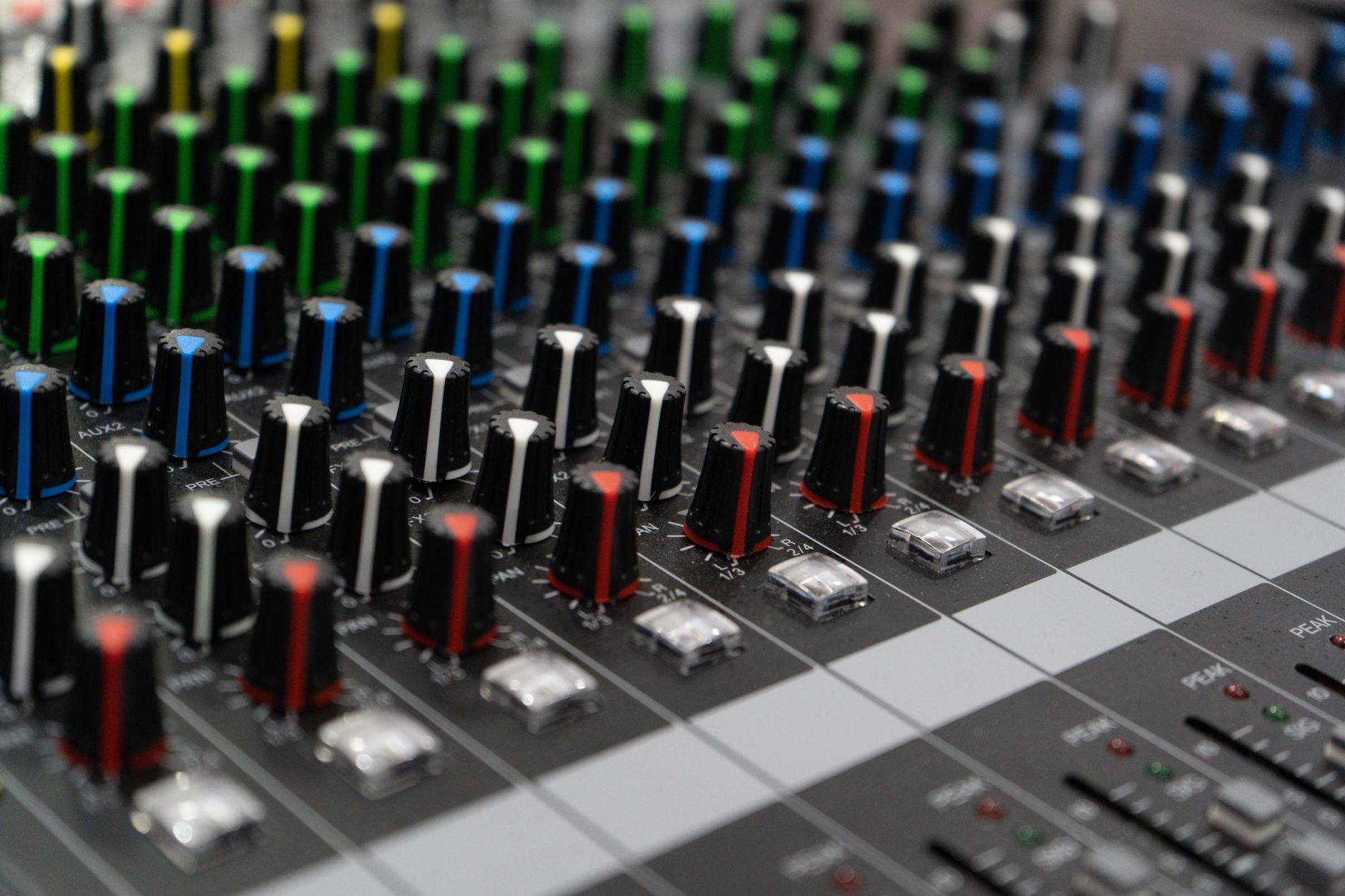 Mixage en ligne (avec IA) — interface de mixage audio en ligne