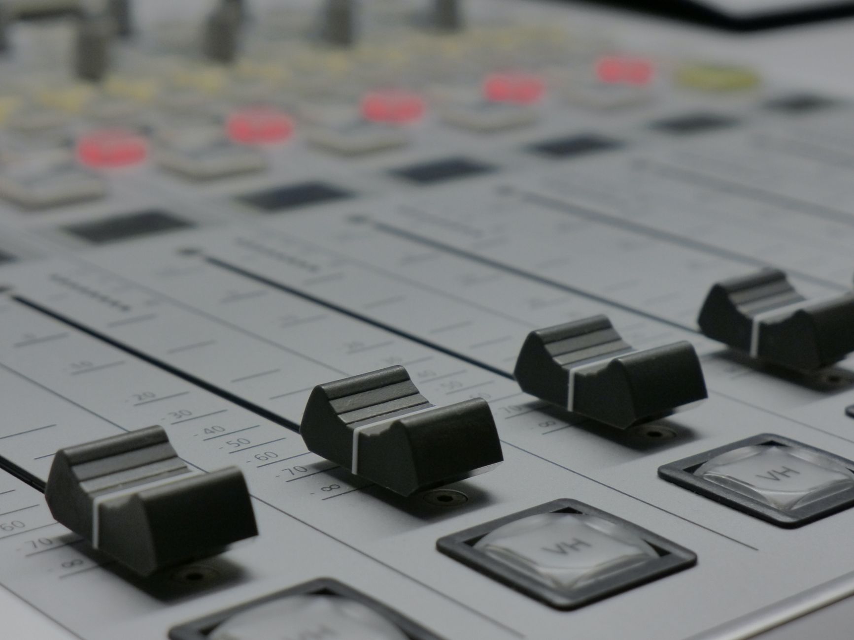 Mixage et mastering d’un titre : ce que vous payez vraiment — équipement de studio de mixage audio
