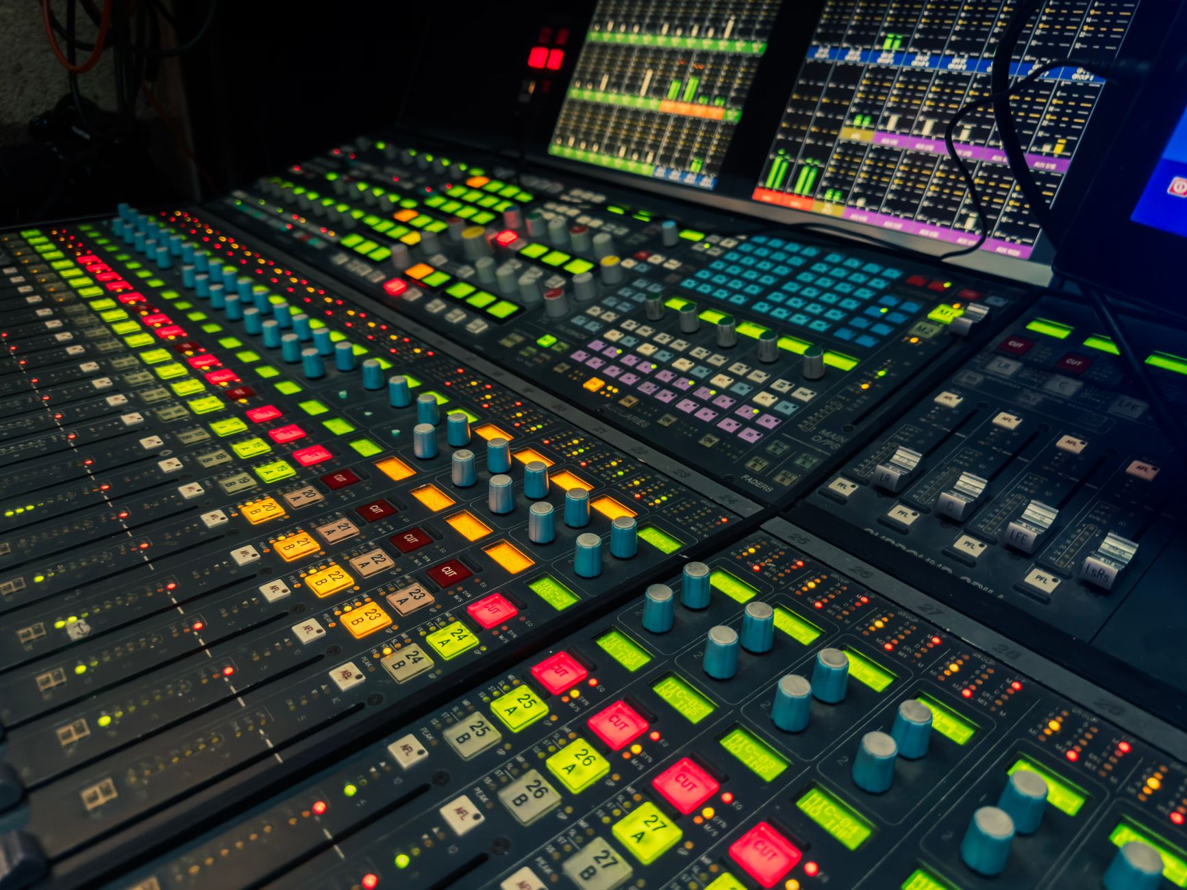 Mixage et mastering combien ça — équipement de studio de mixage audio