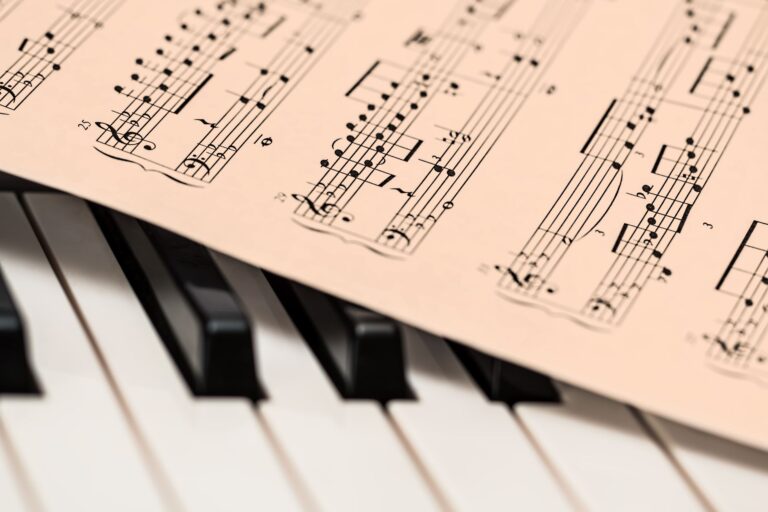 Musique libre de droit où — notes de musique sur papier