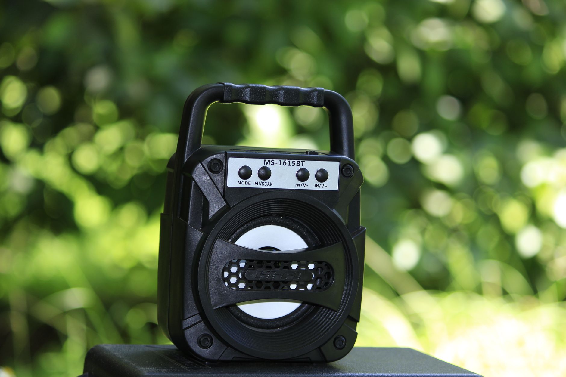 Meilleure enceinte Bluetooth 2026 : critères concrets pour choisir — enceinte Bluetooth portable en extérieur